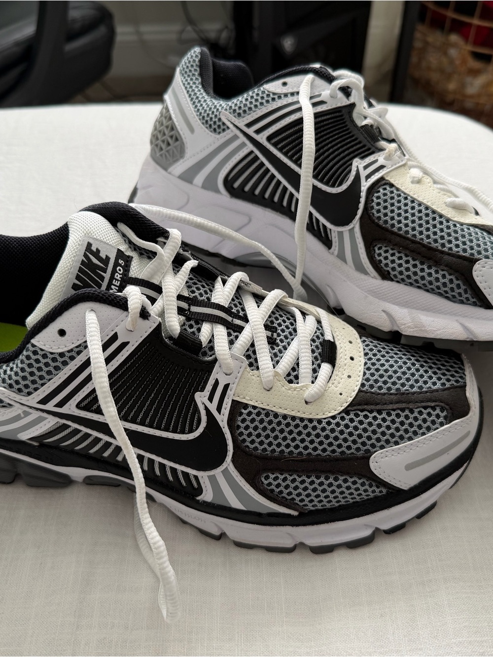 Nike Zoom Vomero 5 SE SP, Black and White, Size 10.5M